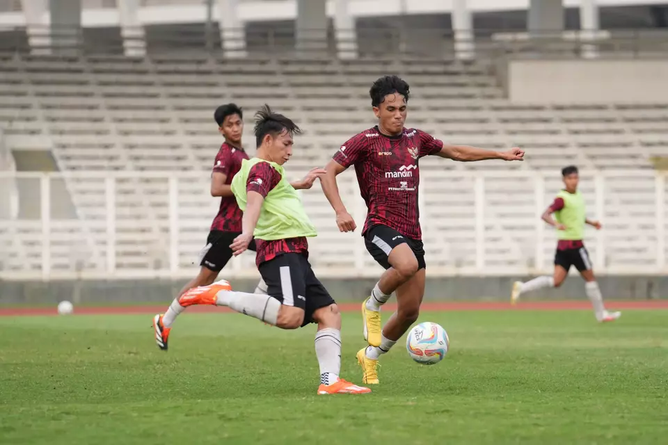 Timnas Indonesia U-19 Siap Lawan Filipina pada Piala AFF U-19 di Surabaya. Pemain tim Indonesia U-19 saat berlatih. 